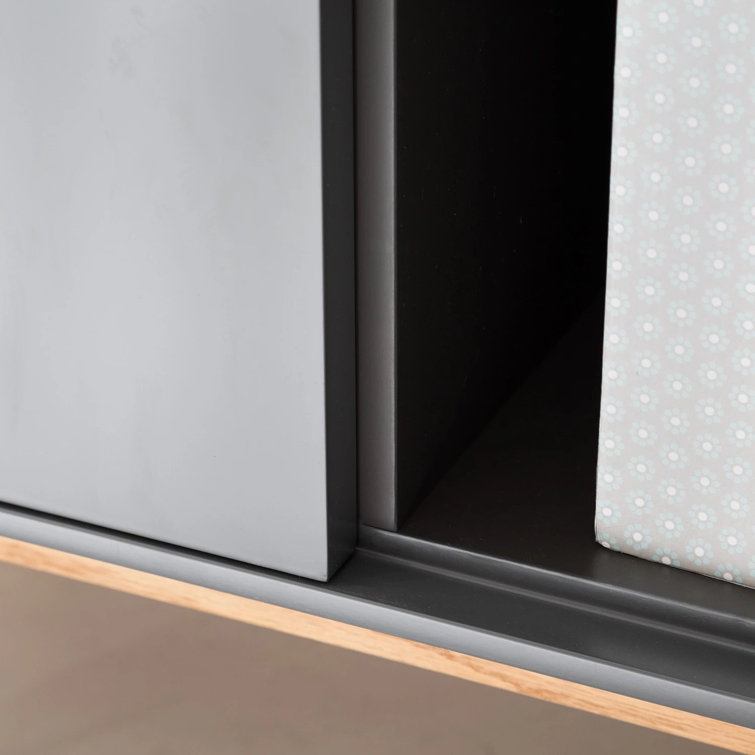 Mørteens Ensemble meubles TV Lindholm II (4 él.) - Partiellement en chêne massif - Gris 20 Mørteens Ensemble meubles TV Lindholm II (4 él.) - Partiellement en chêne massif - Gris – Image 18